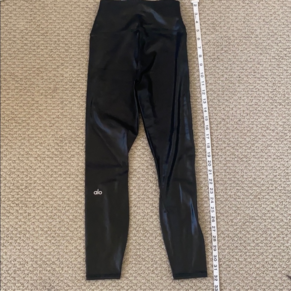 NWT Alo Yoga 7/8 Black Shine Shiny Leggings SOLD OUT - Picture 4 of 5